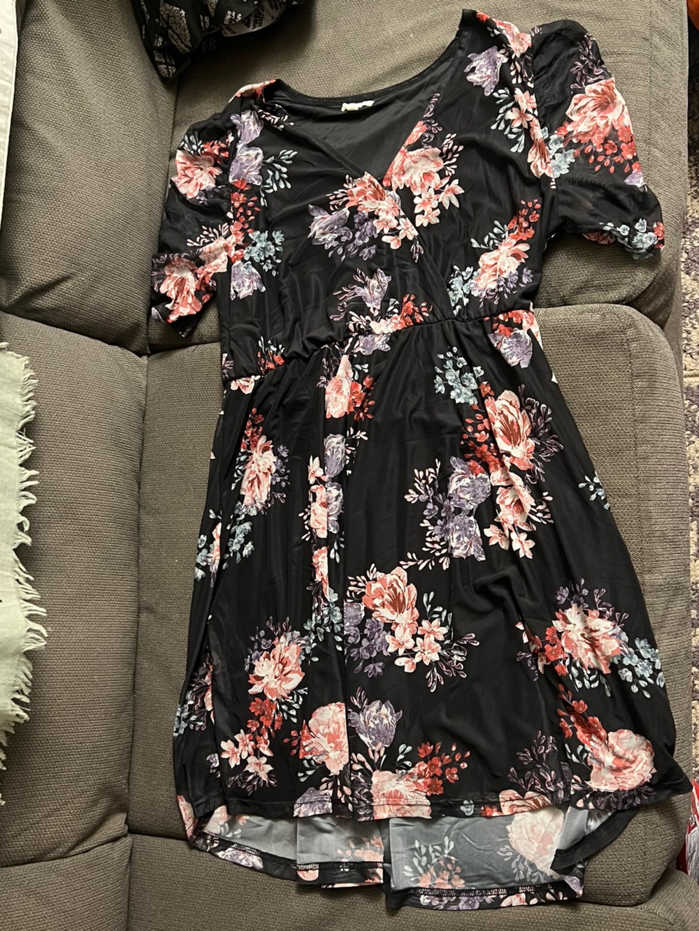 Women’s Black Floral V-Neck Dress